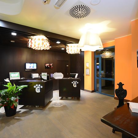Hotel Guglielmo กาตันซาโร ภายนอก รูปภาพ