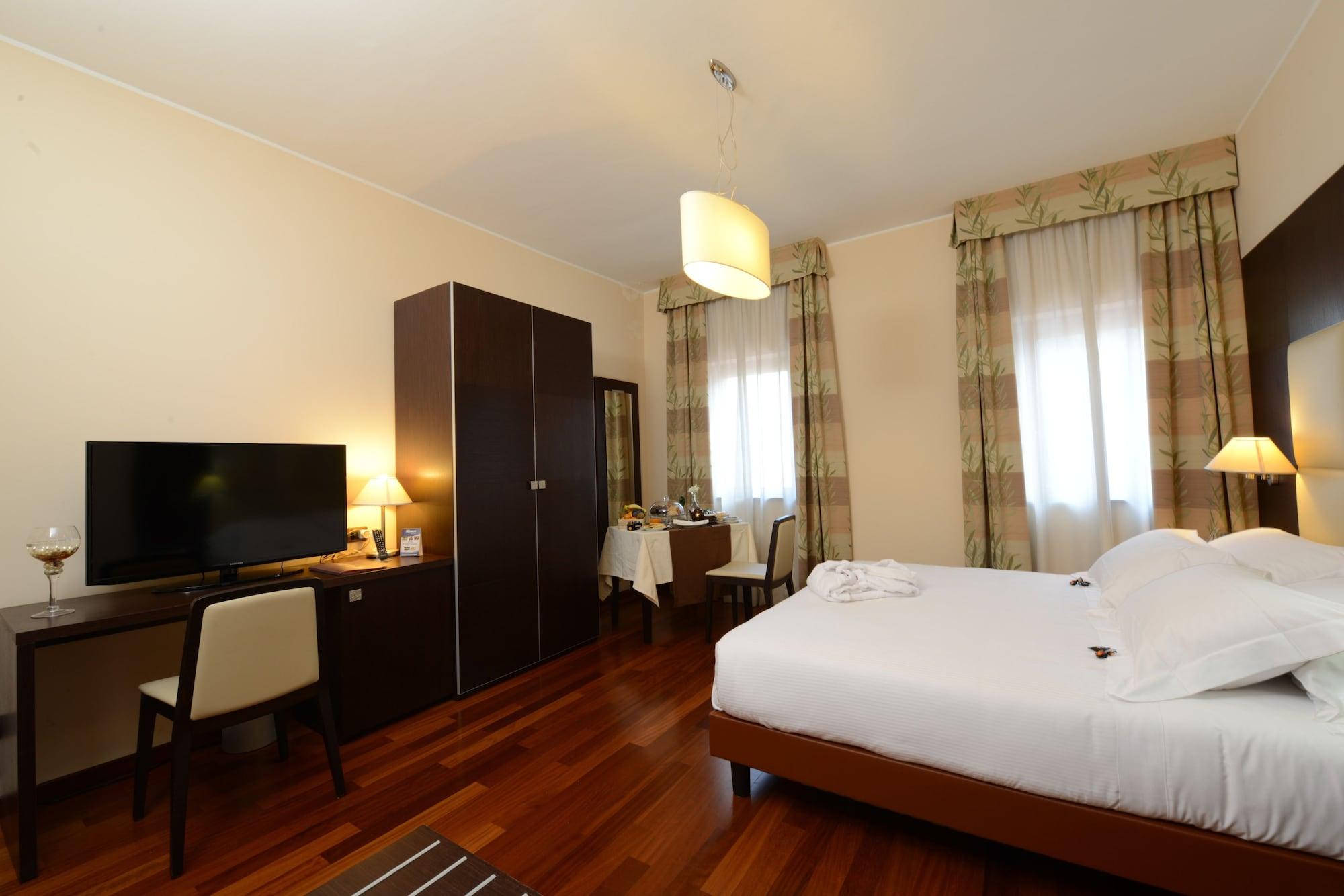 Hotel Guglielmo กาตันซาโร ภายนอก รูปภาพ