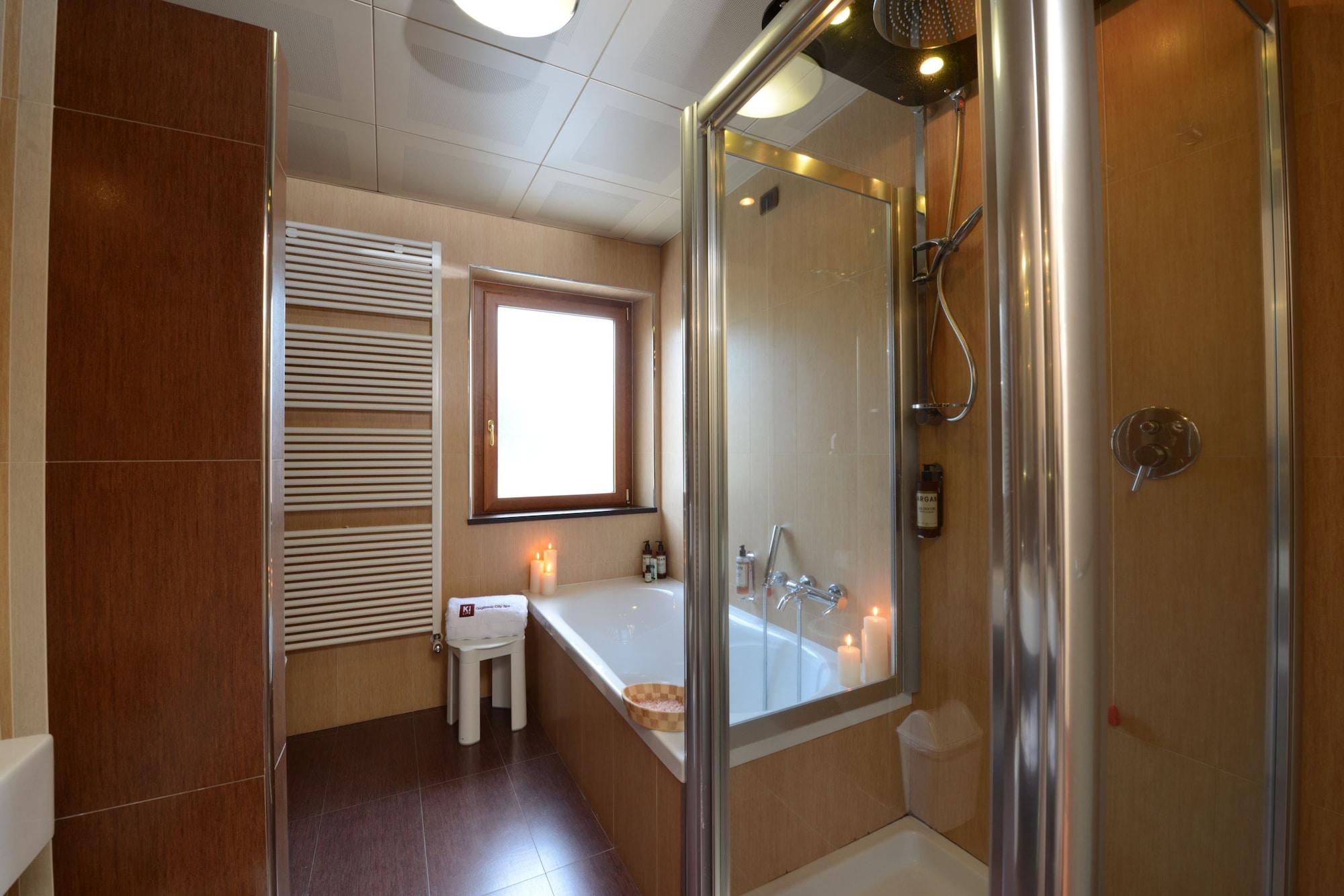 Hotel Guglielmo กาตันซาโร ภายนอก รูปภาพ
