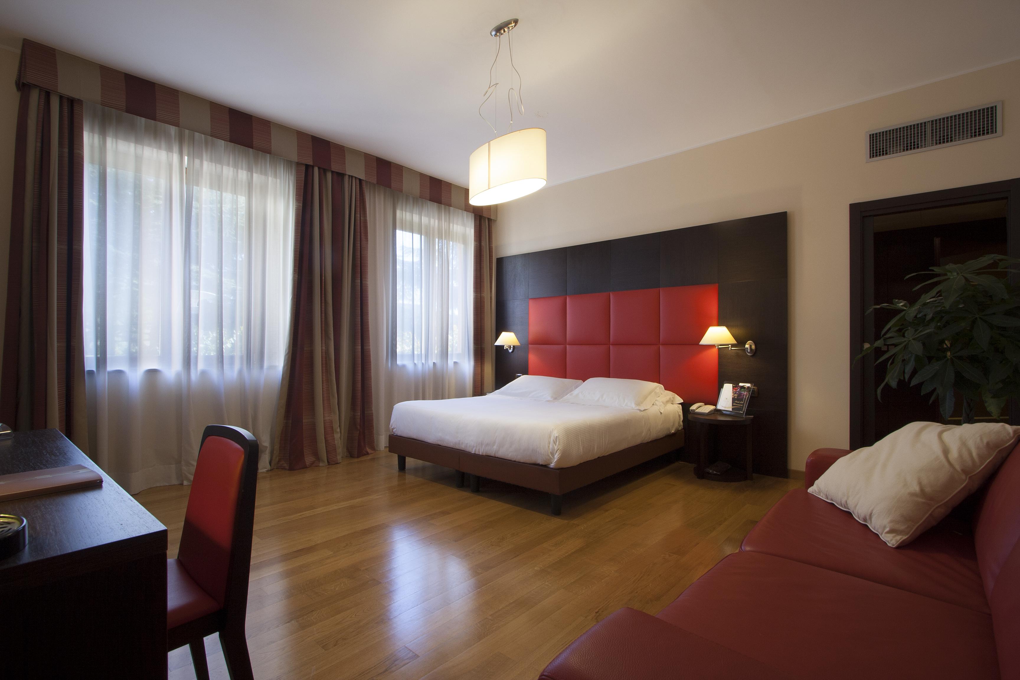 Hotel Guglielmo กาตันซาโร ภายนอก รูปภาพ