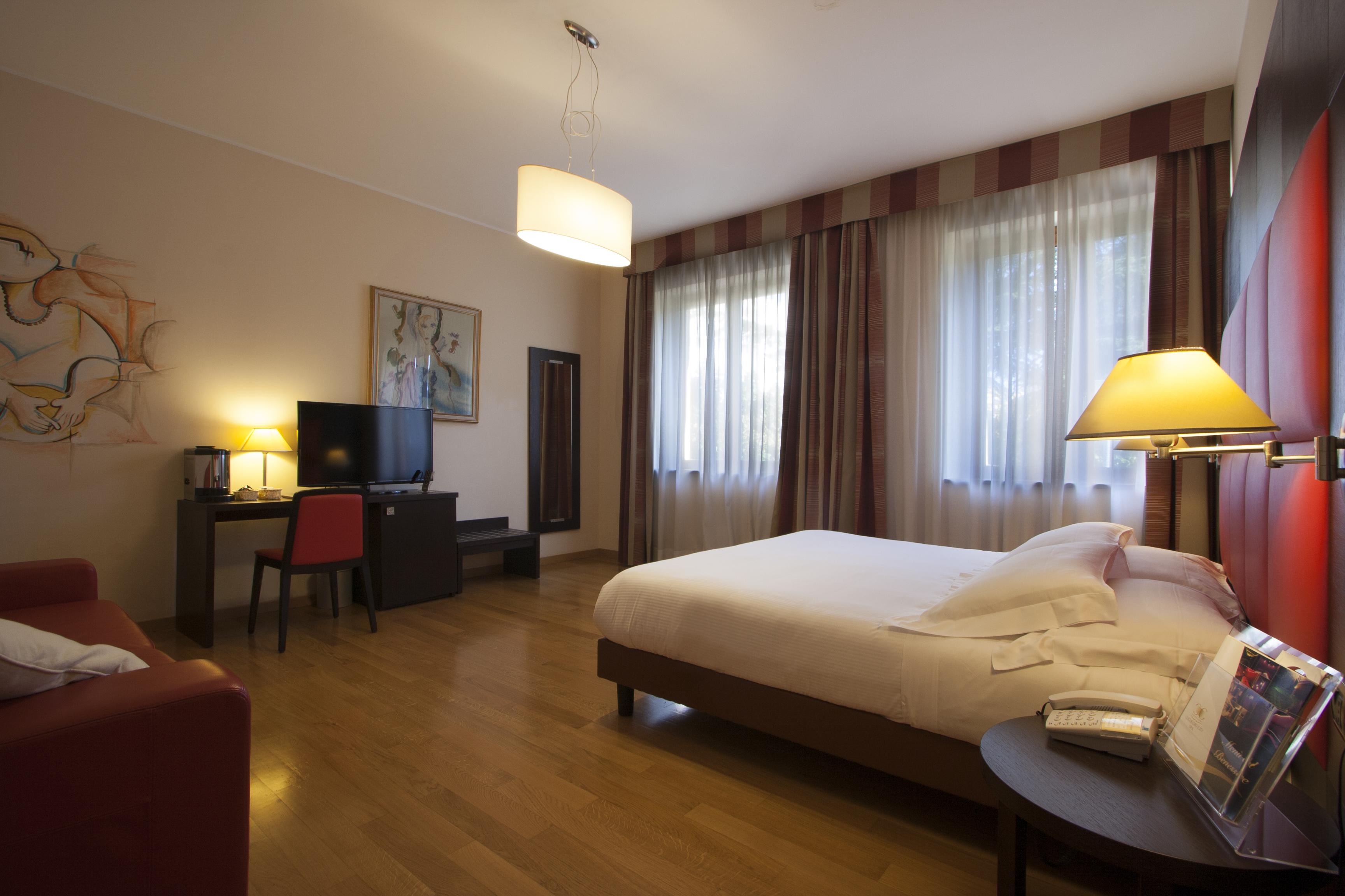 Hotel Guglielmo กาตันซาโร ภายนอก รูปภาพ