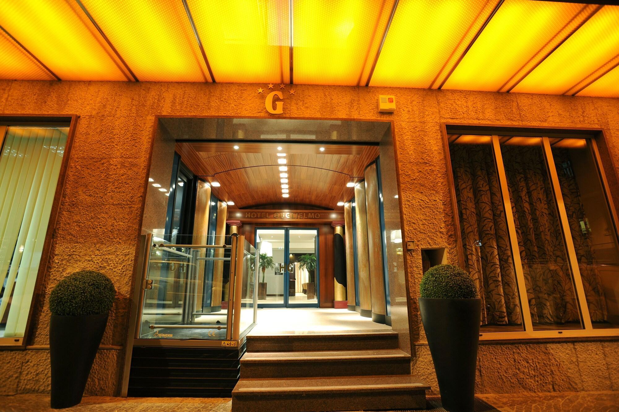 Hotel Guglielmo กาตันซาโร ภายนอก รูปภาพ