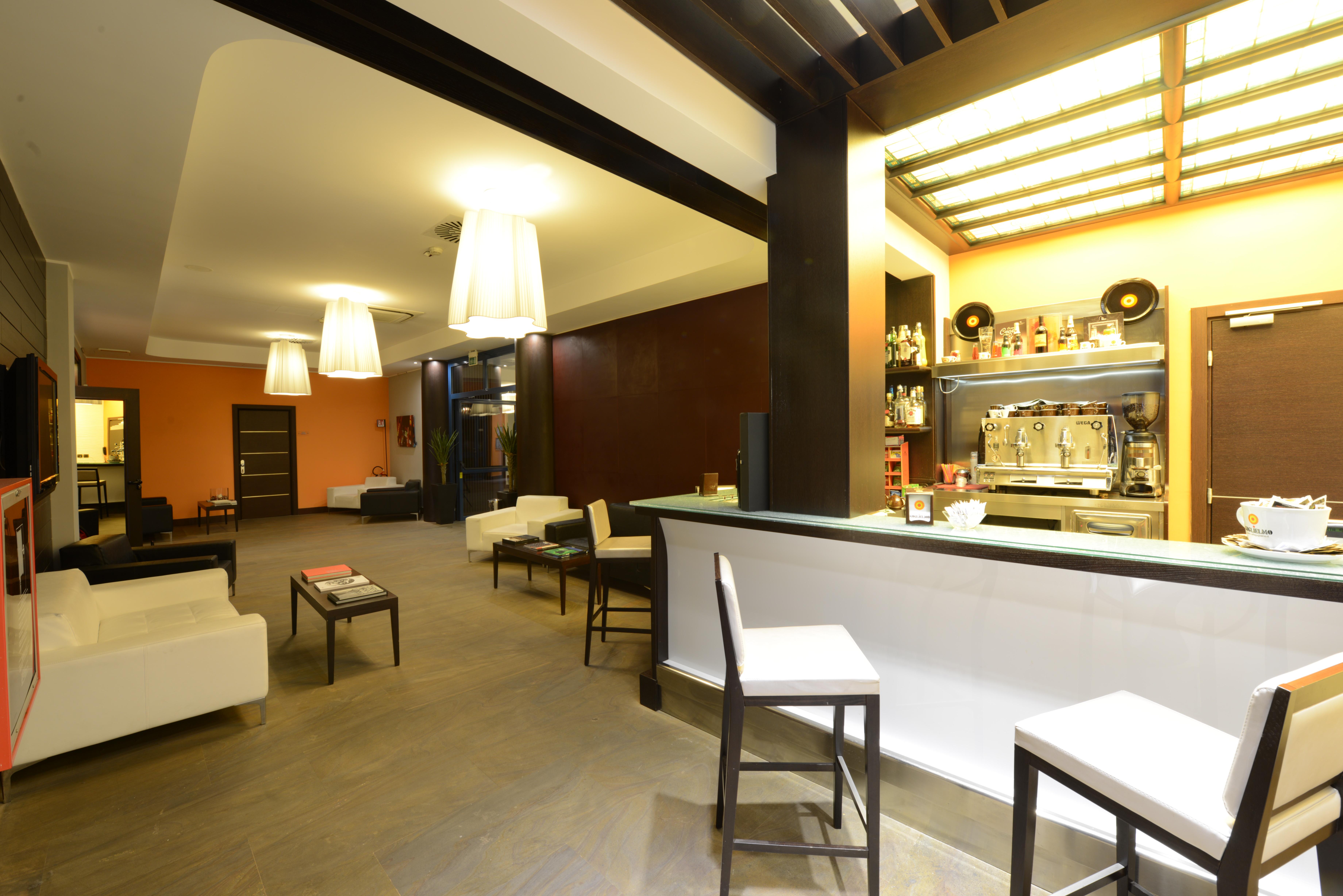 Hotel Guglielmo กาตันซาโร ภายนอก รูปภาพ