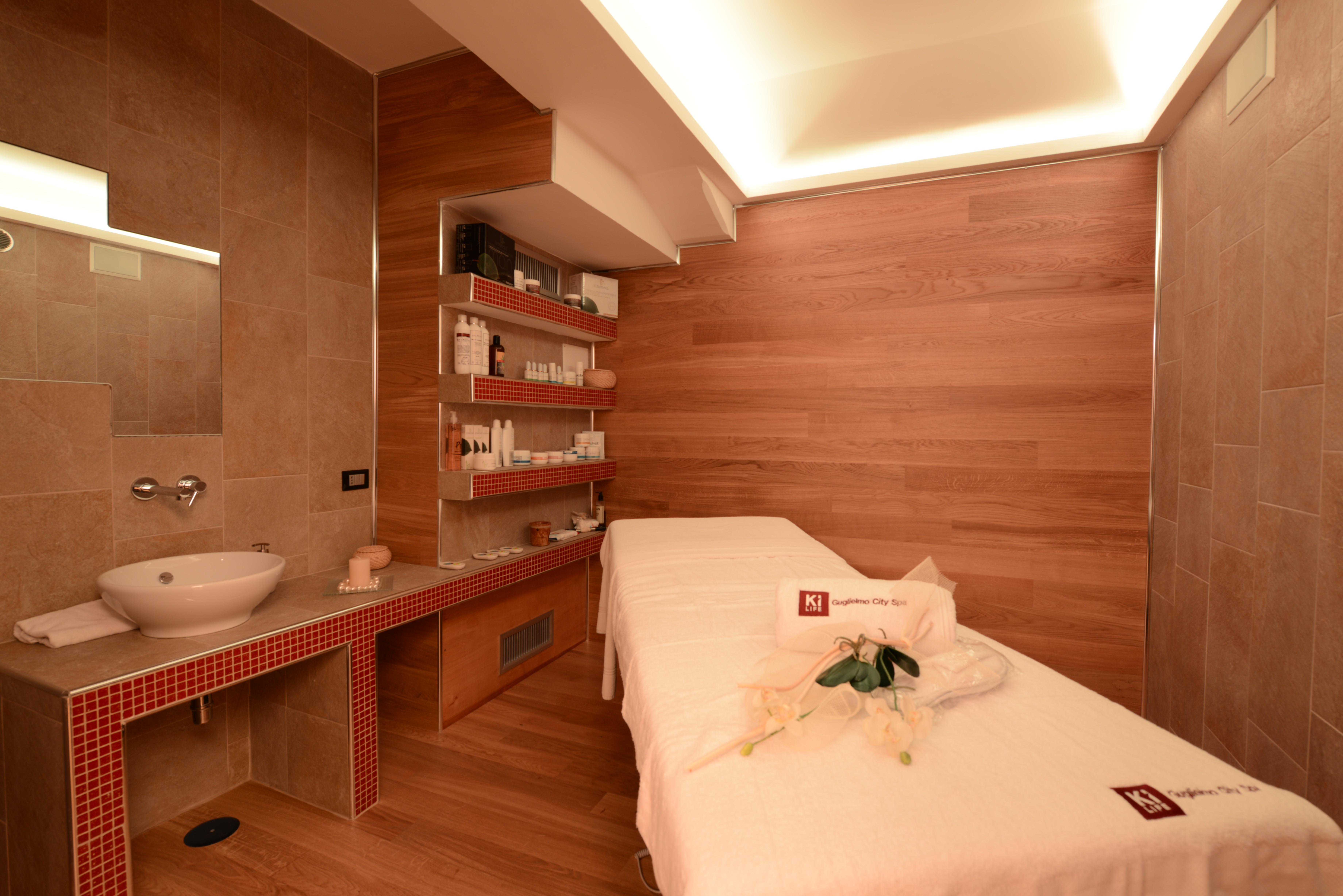 Hotel Guglielmo กาตันซาโร ภายนอก รูปภาพ