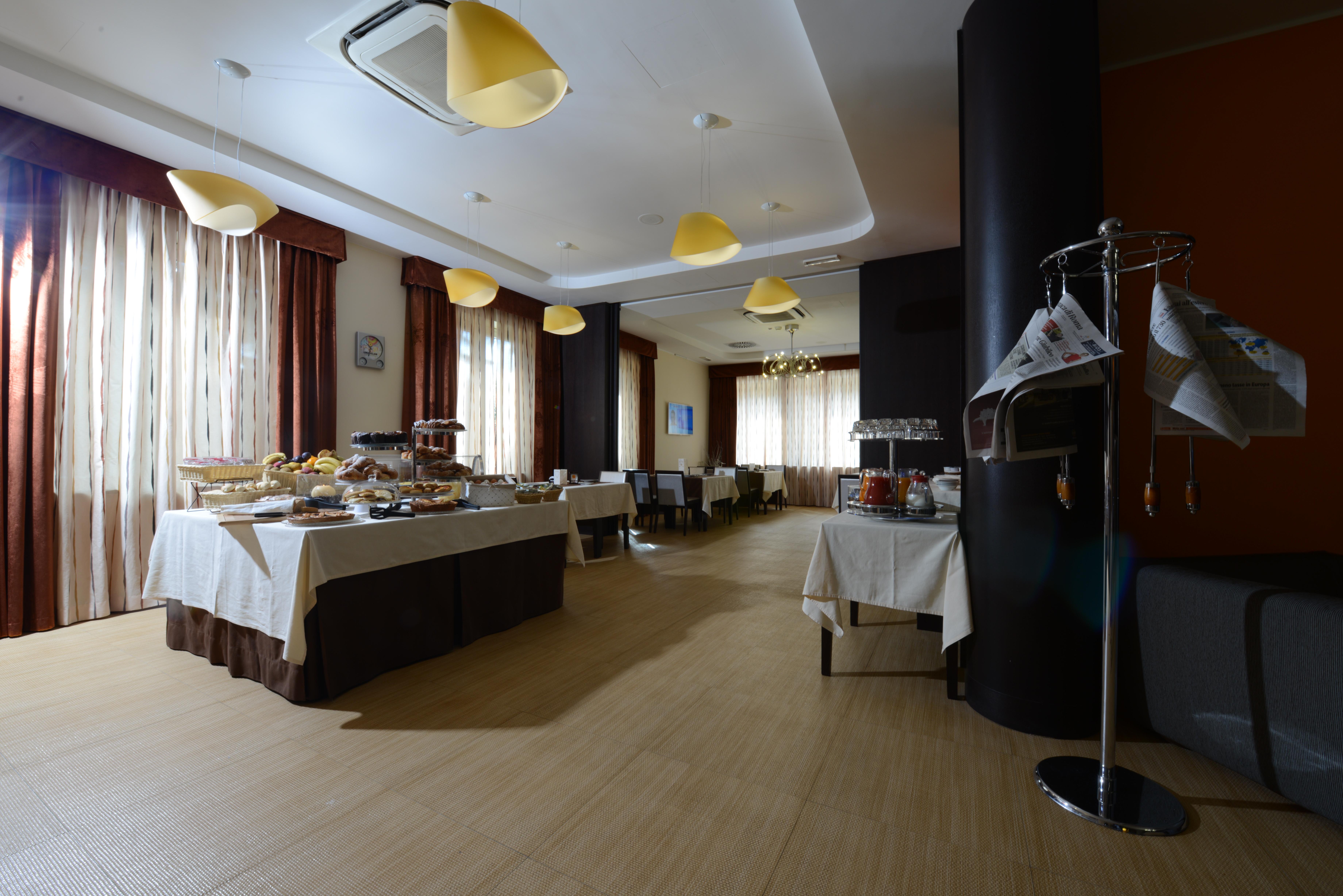 Hotel Guglielmo กาตันซาโร ภายนอก รูปภาพ