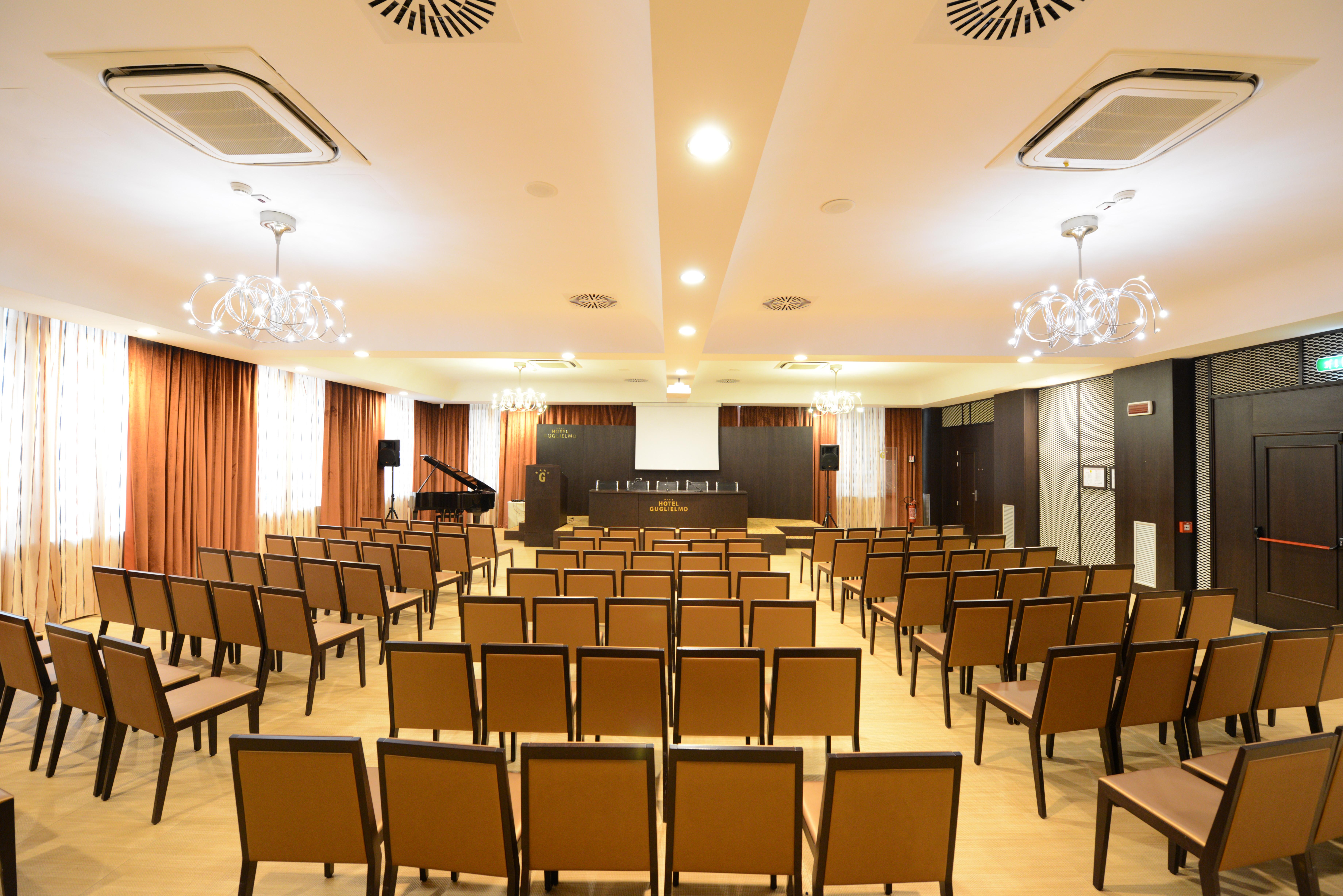 Hotel Guglielmo กาตันซาโร ภายนอก รูปภาพ
