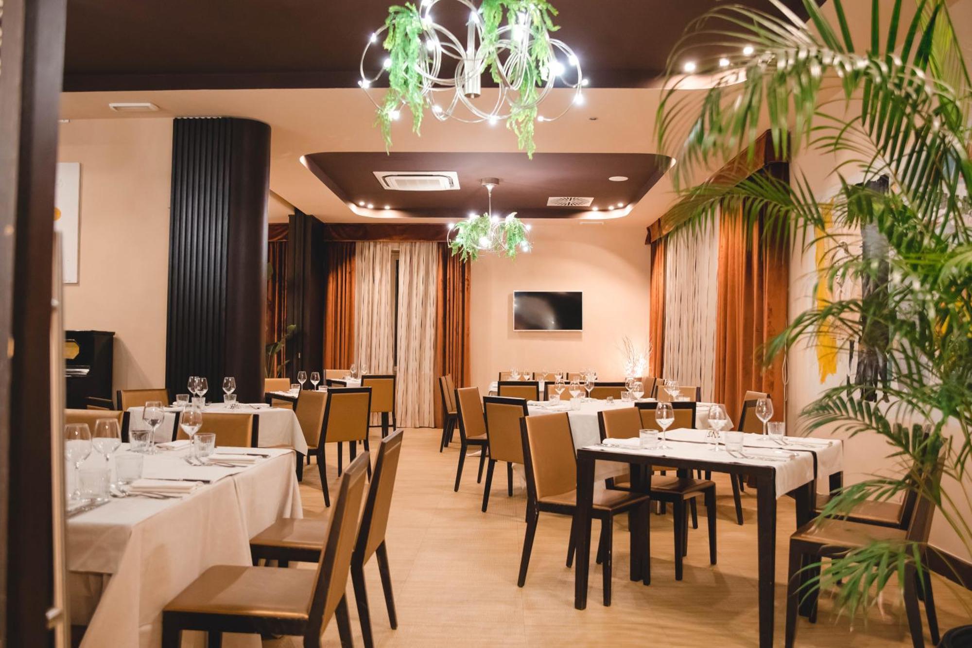 Hotel Guglielmo กาตันซาโร ภายนอก รูปภาพ