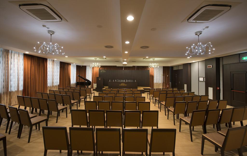 Hotel Guglielmo กาตันซาโร ภายนอก รูปภาพ
