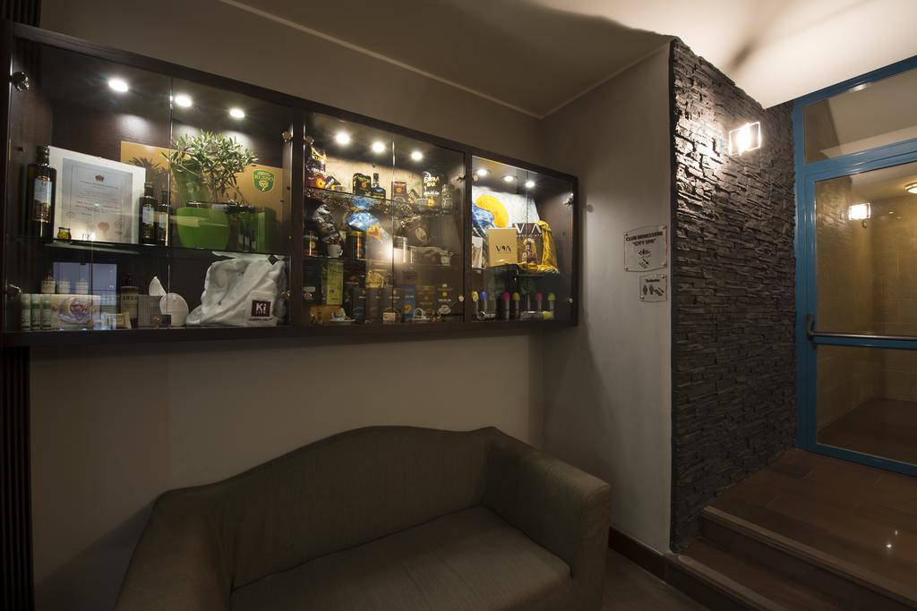 Hotel Guglielmo กาตันซาโร ภายนอก รูปภาพ