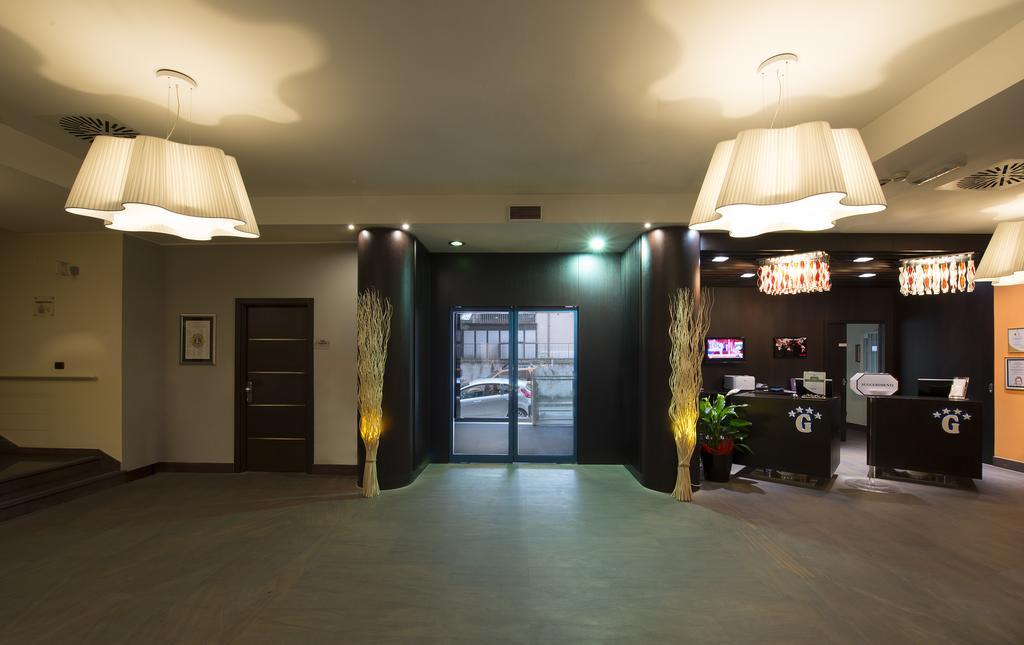 Hotel Guglielmo กาตันซาโร ภายนอก รูปภาพ