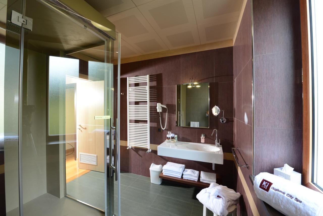 Hotel Guglielmo กาตันซาโร ภายนอก รูปภาพ